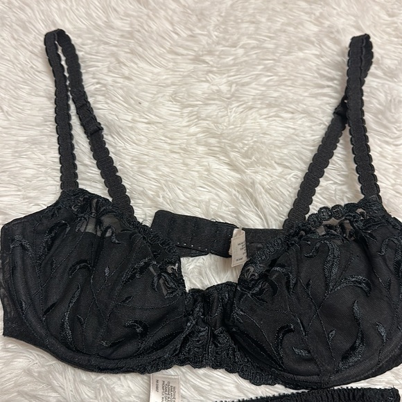 2 VTG Victoria’s Secret 34B sets - Picture 3 of 8